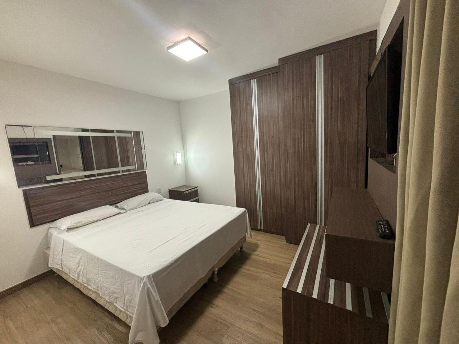 1810 - Flat Para Temporada Em Goiania-Proximo Ao Parque Areiao Exterior foto